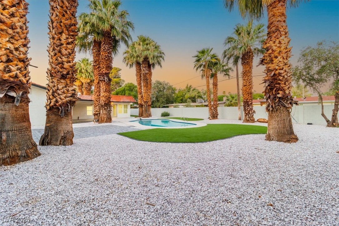 2504 Llewellyn Drive