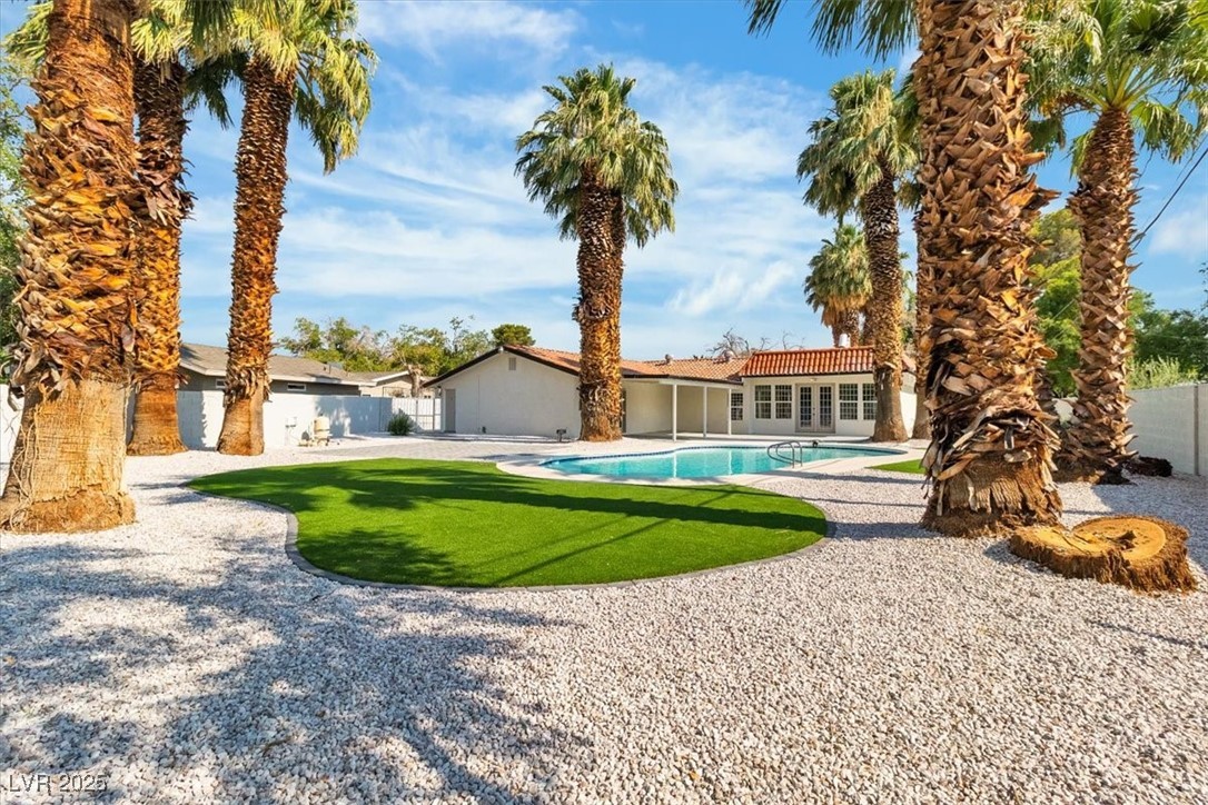 2504 Llewellyn Drive