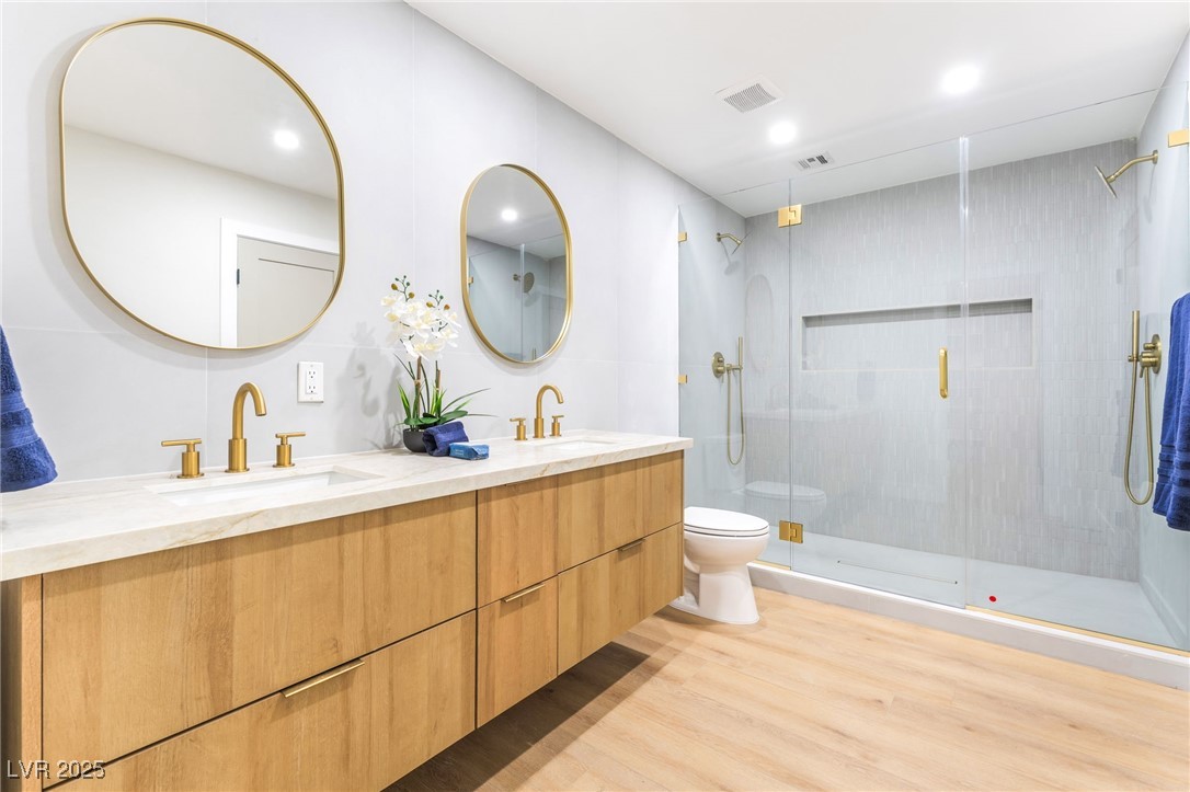 2504 Llewellyn Drive