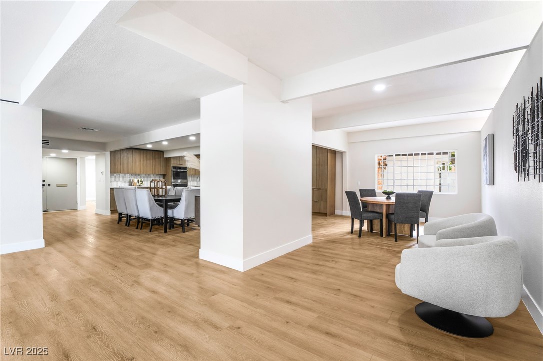 2504 Llewellyn Drive