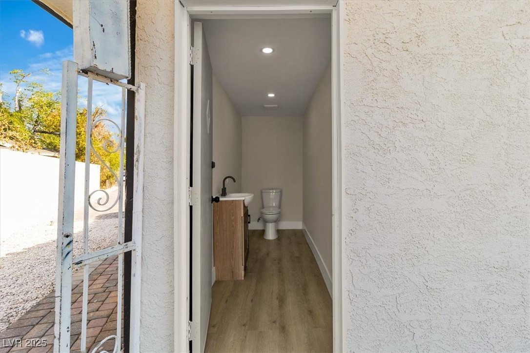 2504 Llewellyn Drive