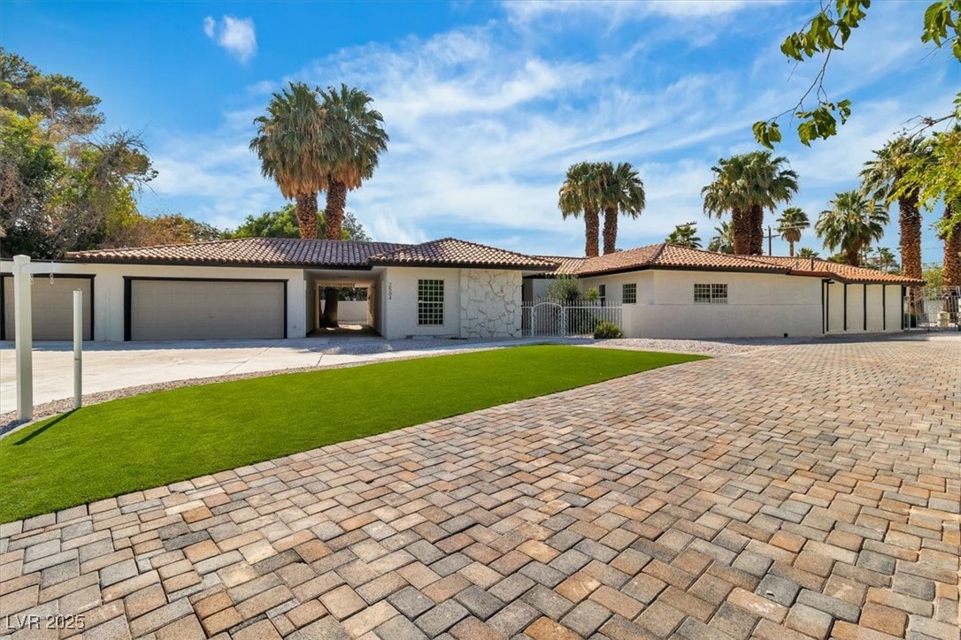 2504 Llewellyn Drive