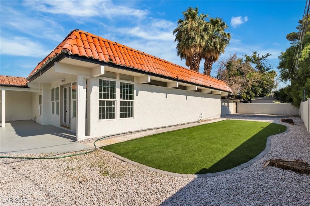 2504 Llewellyn Drive