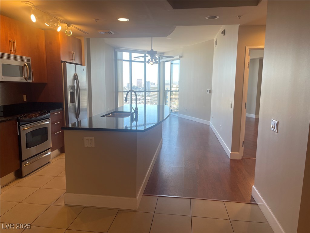 200 West Sahara Avenue 2211