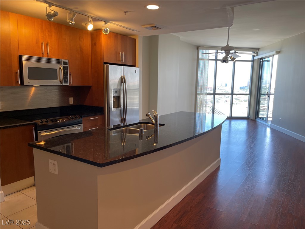 200 West Sahara Avenue 2211
