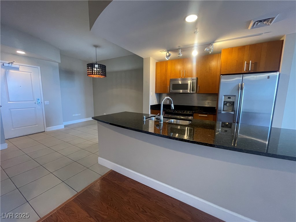 200 West Sahara Avenue 2211