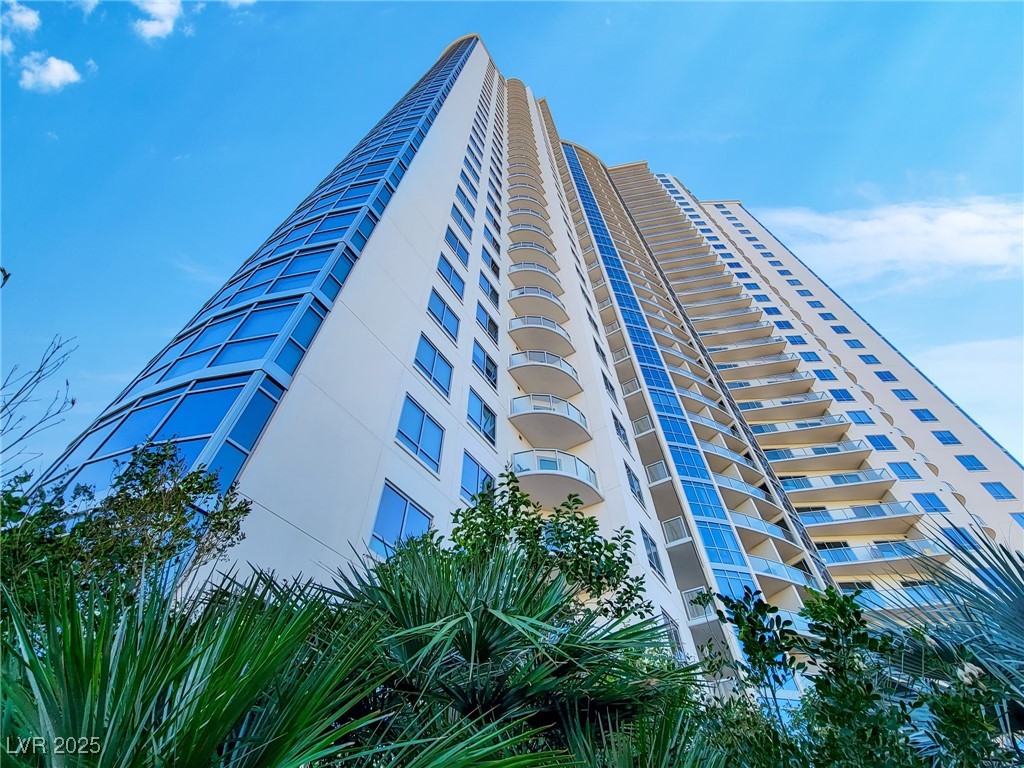 200 West Sahara Avenue 2211