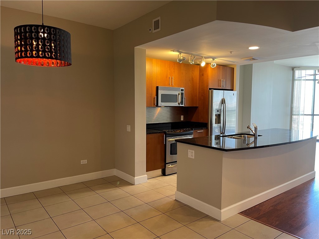 200 West Sahara Avenue 2211