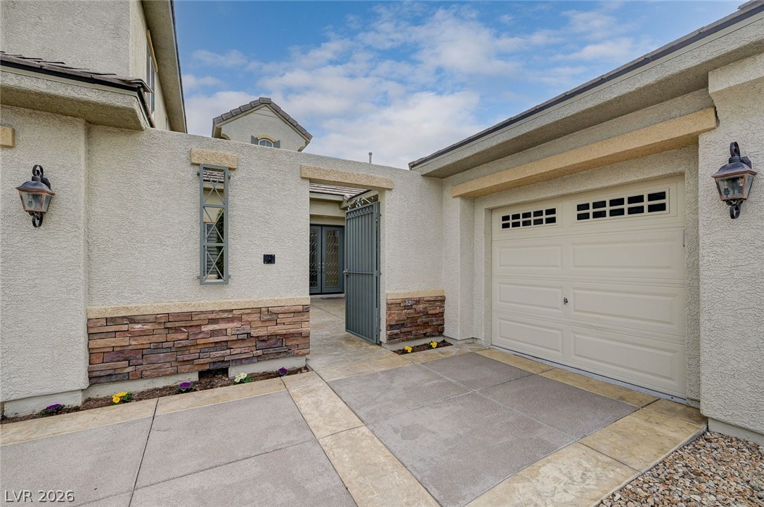 7516 Cliff Peaks Street