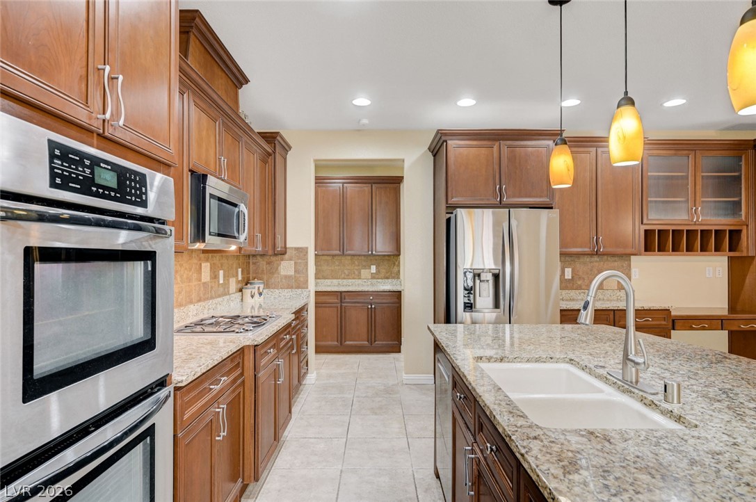 7516 Cliff Peaks Street