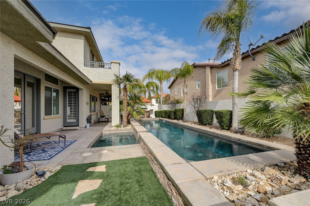 7516 Cliff Peaks Street