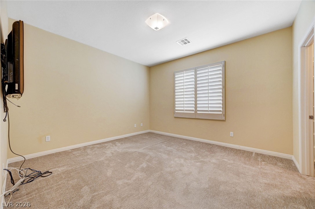 7516 Cliff Peaks Street