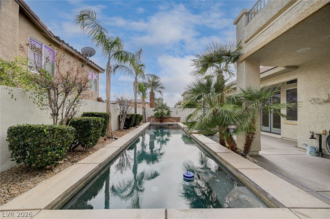 7516 Cliff Peaks Street