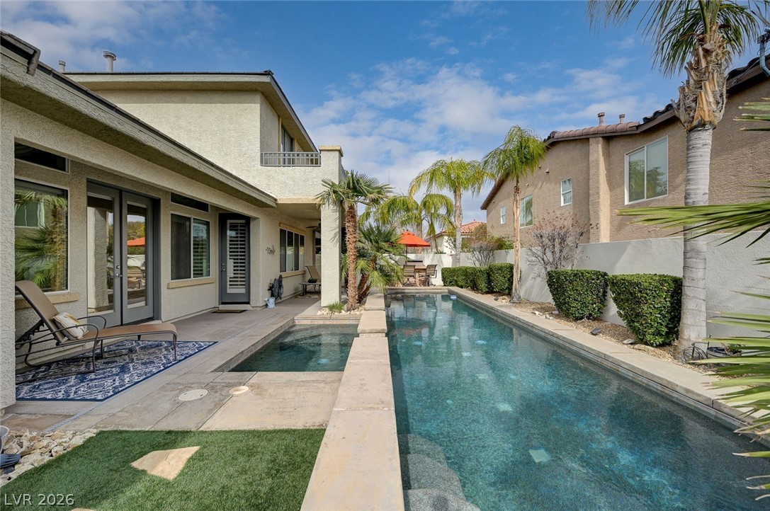 7516 Cliff Peaks Street