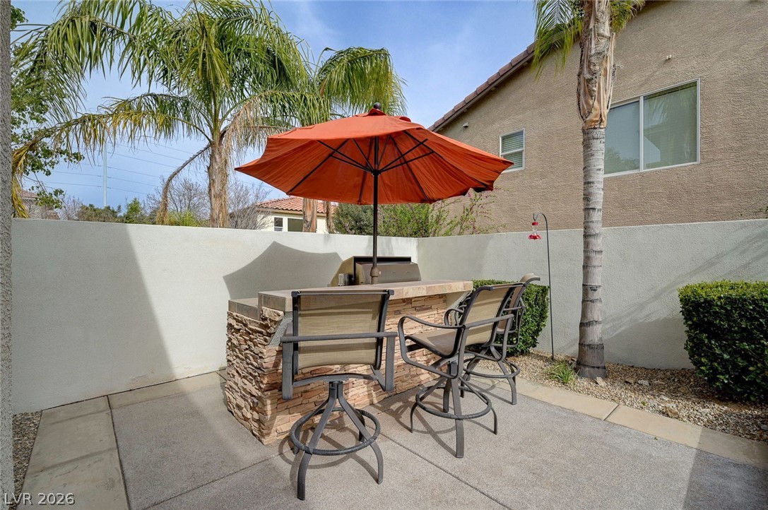 7516 Cliff Peaks Street