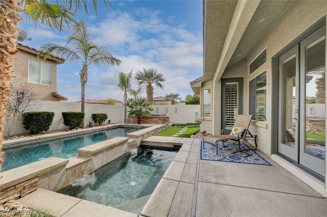 7516 Cliff Peaks Street