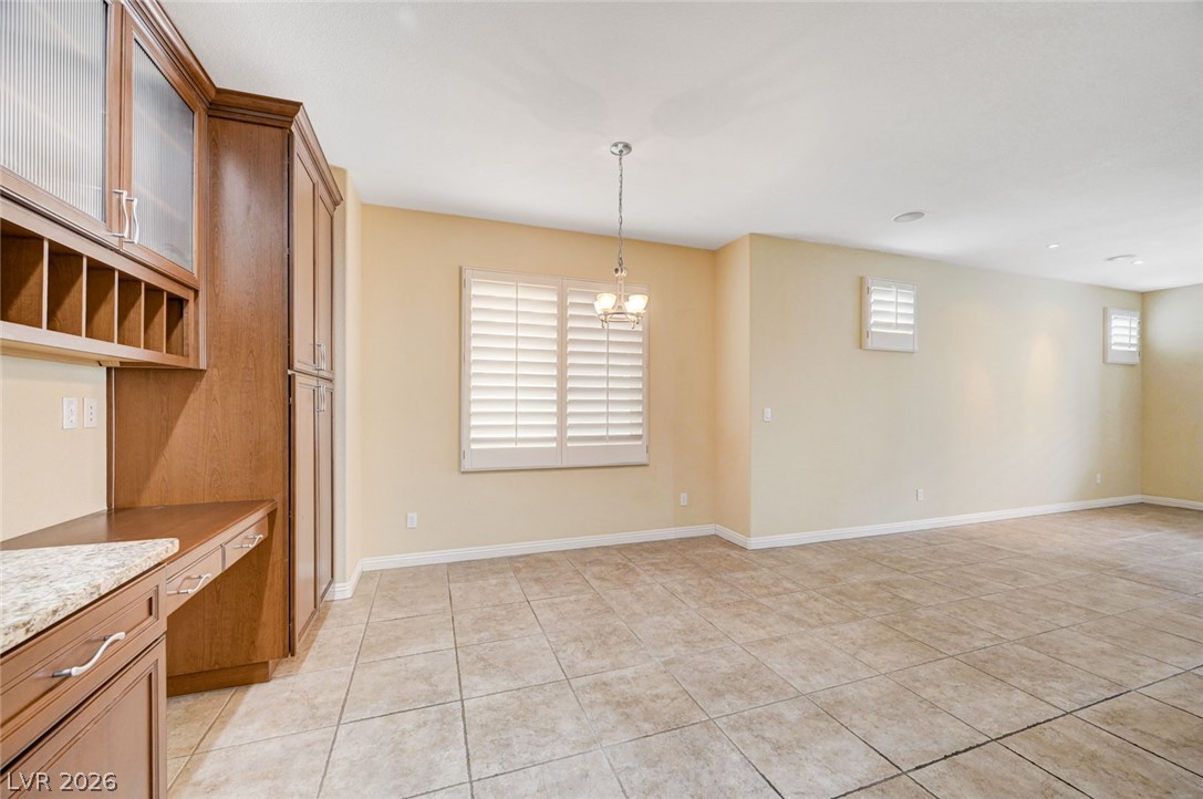 7516 Cliff Peaks Street