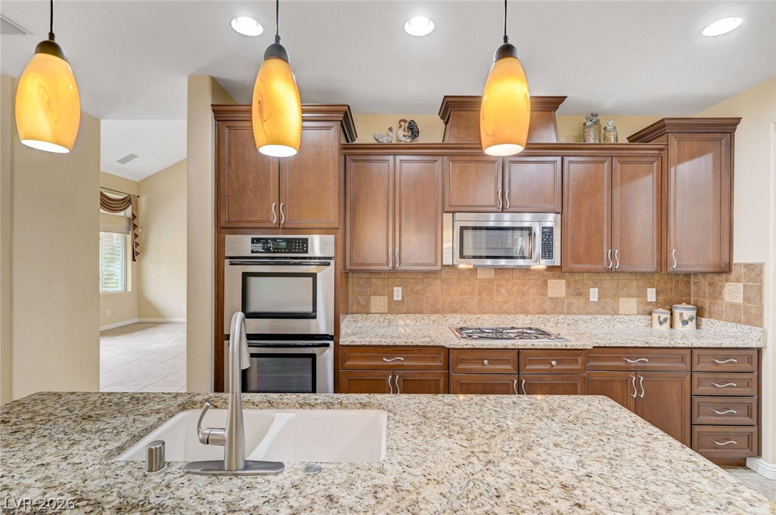 7516 Cliff Peaks Street