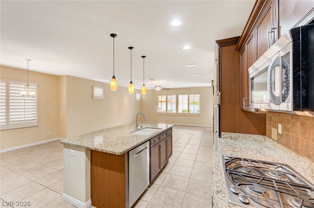 7516 Cliff Peaks Street