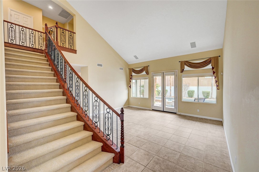 7516 Cliff Peaks Street