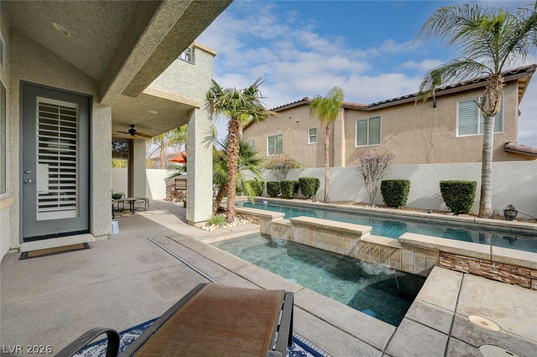 7516 Cliff Peaks Street