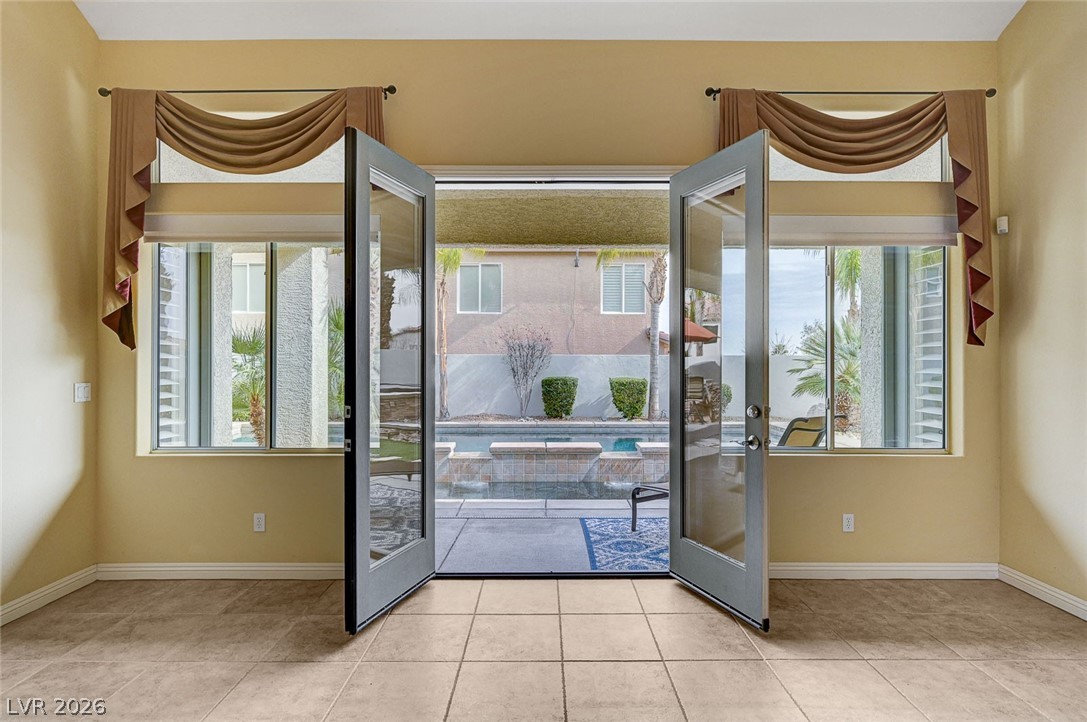 7516 Cliff Peaks Street