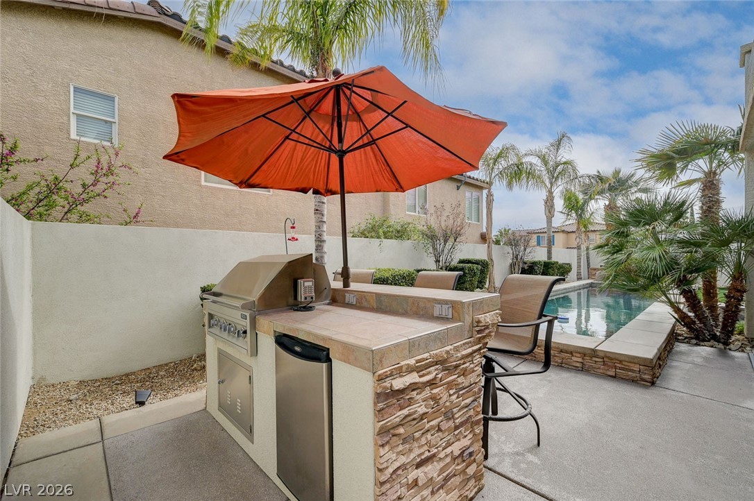 7516 Cliff Peaks Street