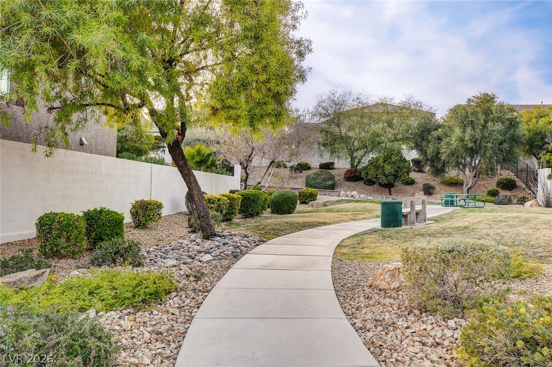 7516 Cliff Peaks Street