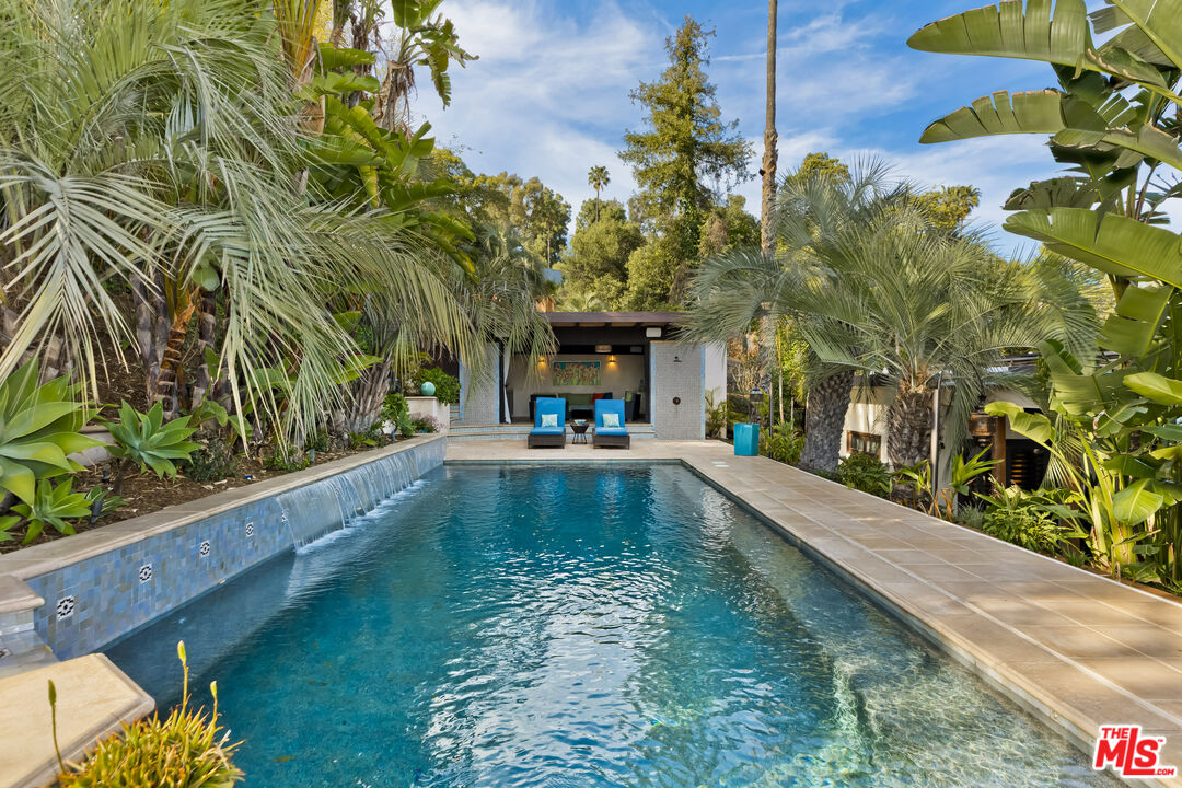 1927 N Normandie Ave