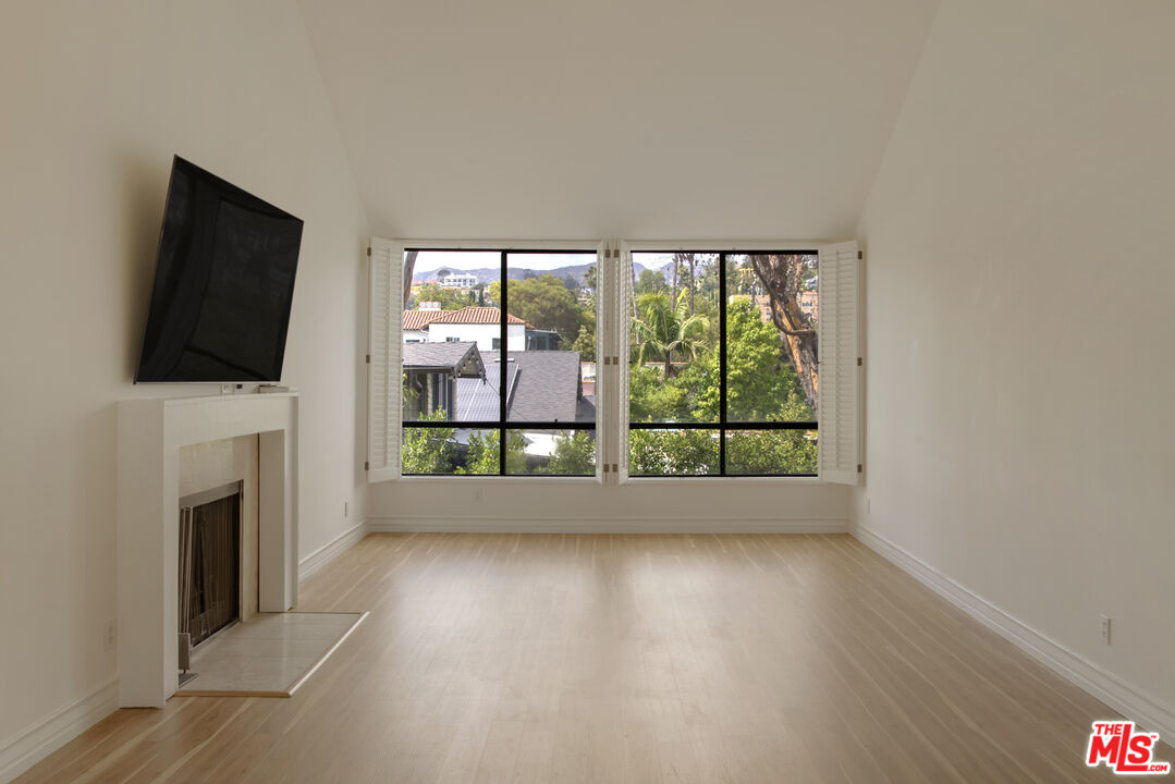 1900 Vine St Unit: 403