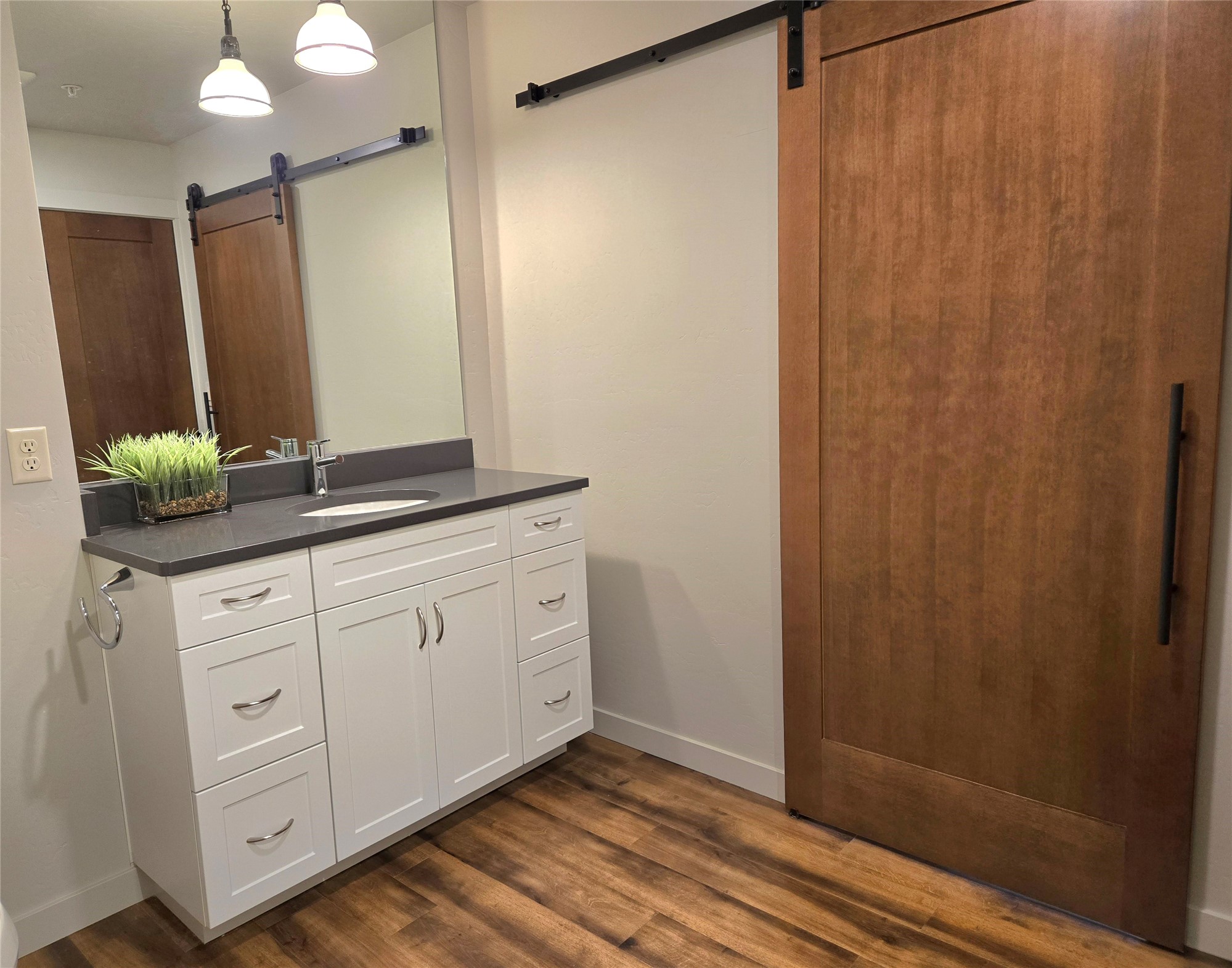 100 Woodlands Way S-211
