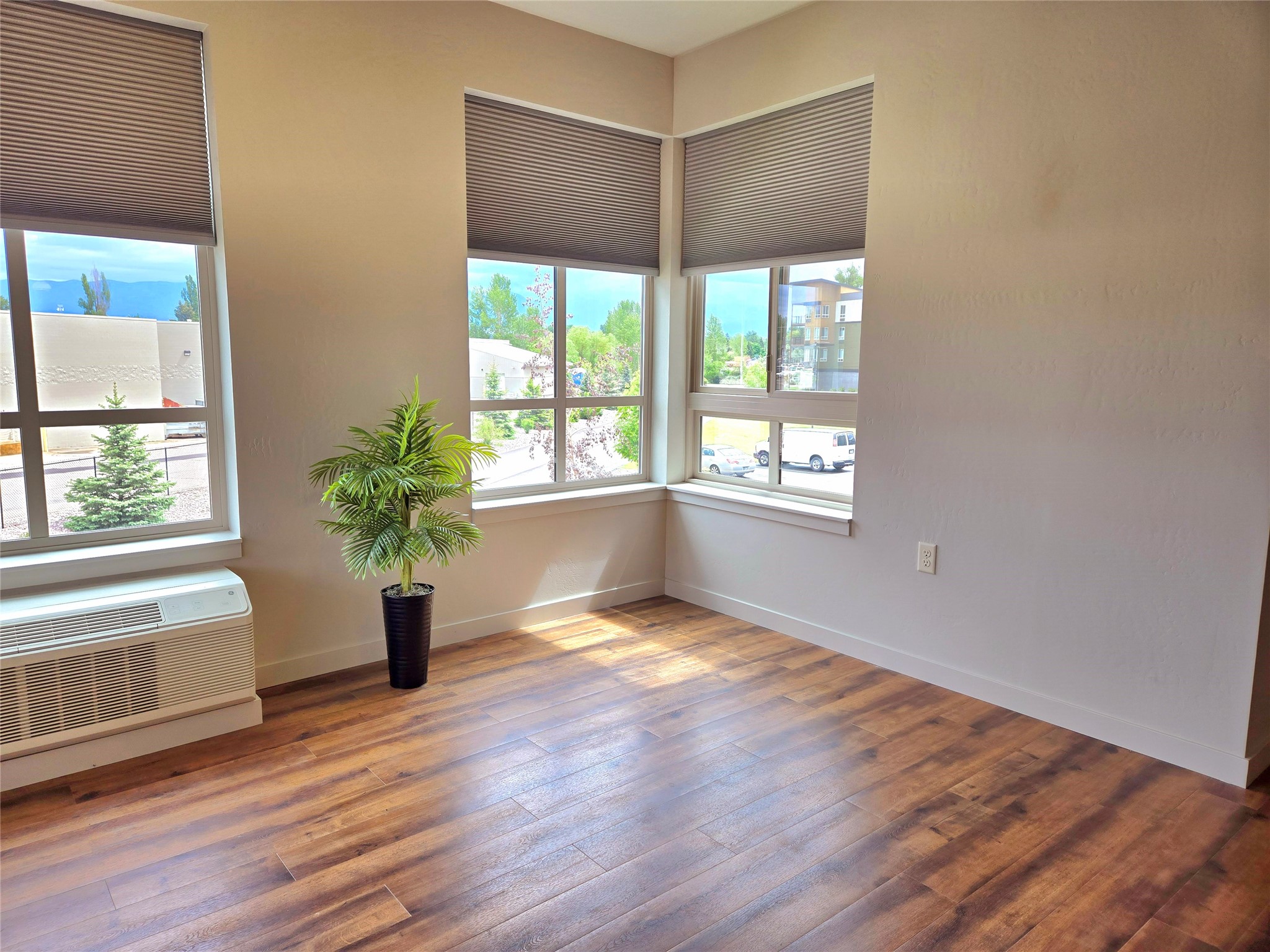 100 Woodlands Way S-211