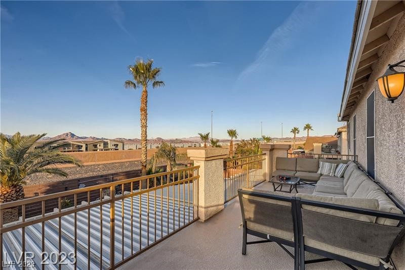 860 Viento Del Montagna Avenue