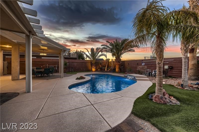 860 Viento Del Montagna Avenue