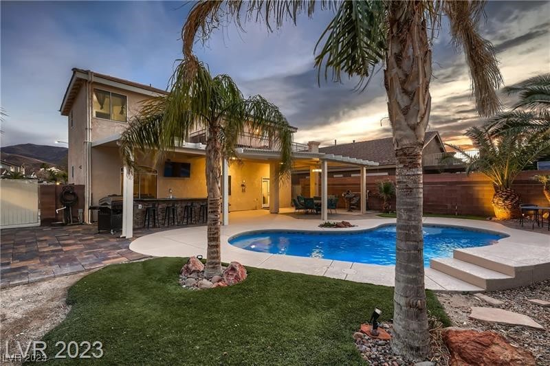 860 Viento Del Montagna Avenue