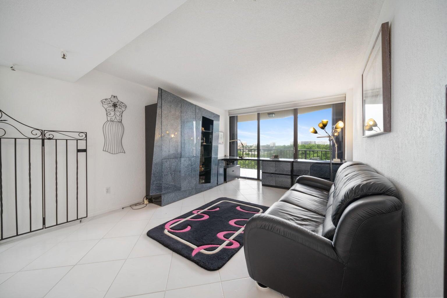 859 Jeffery Street 6070