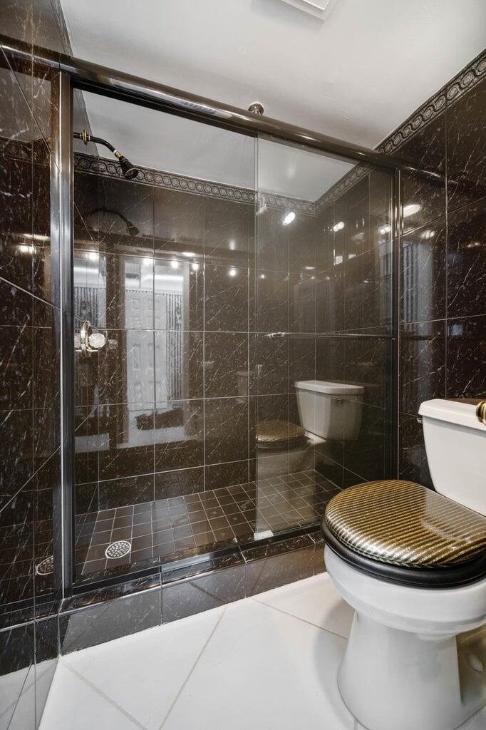 859 Jeffery Street 6070