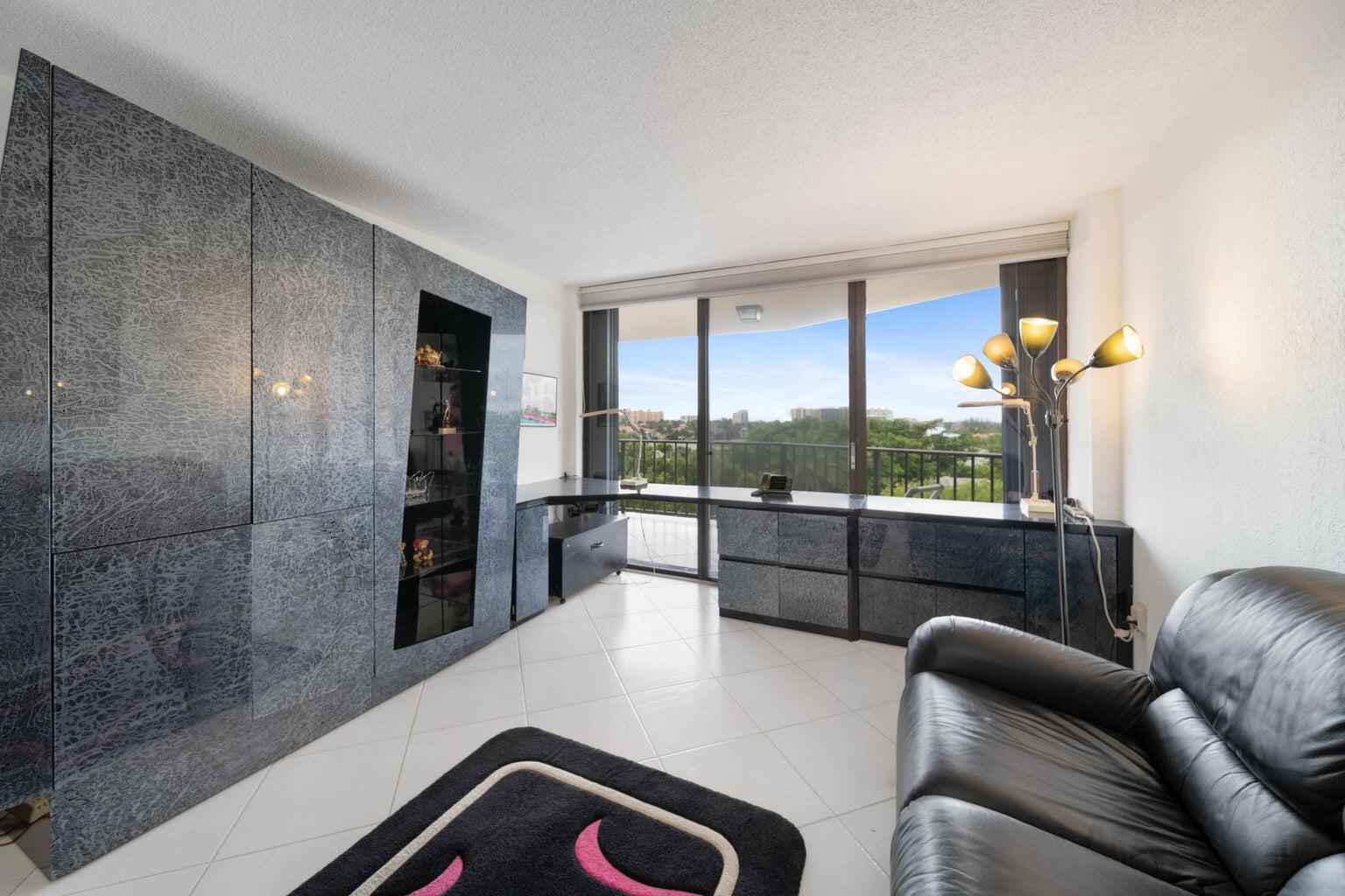 859 Jeffery Street 6070
