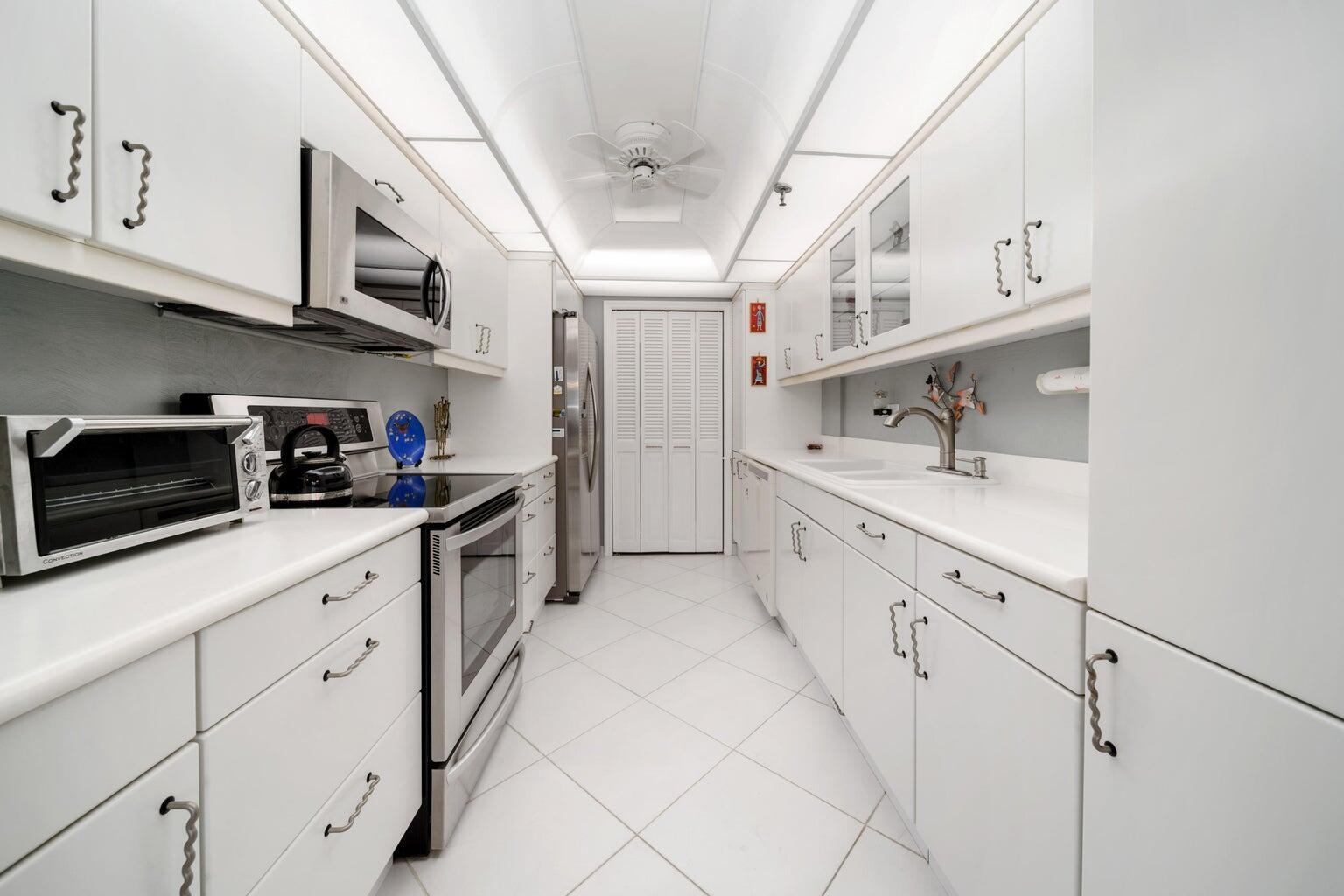 859 Jeffery Street 6070