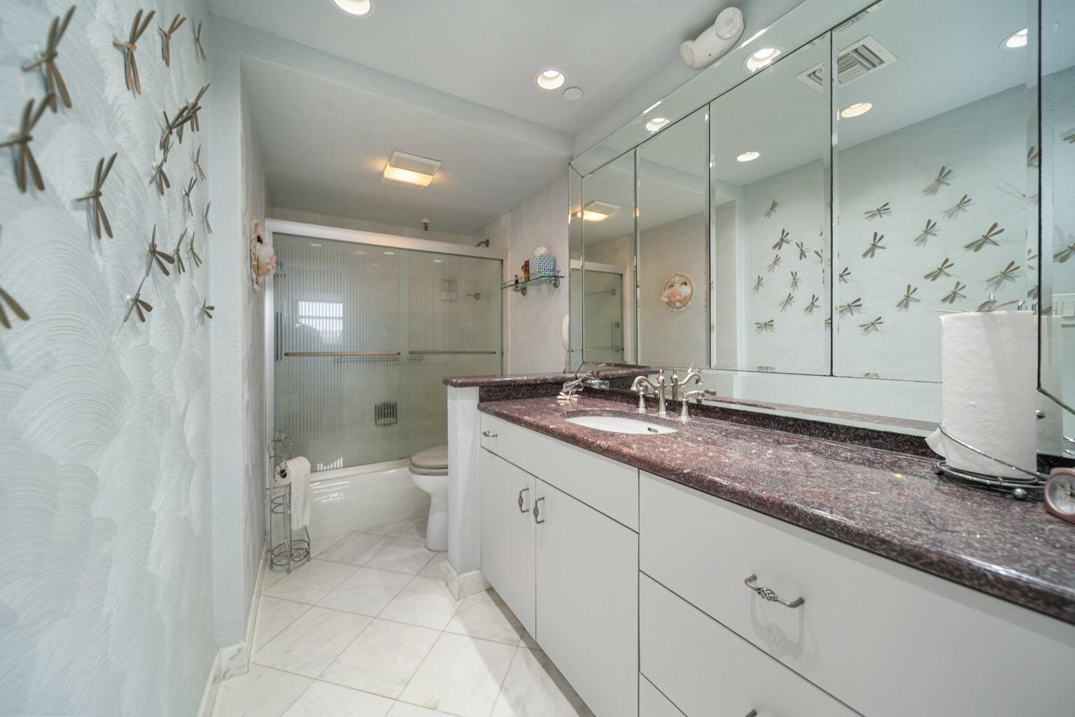 859 Jeffery Street 6070