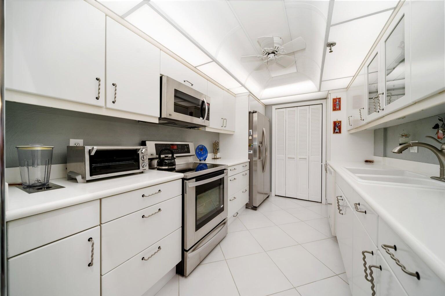 859 Jeffery Street 6070