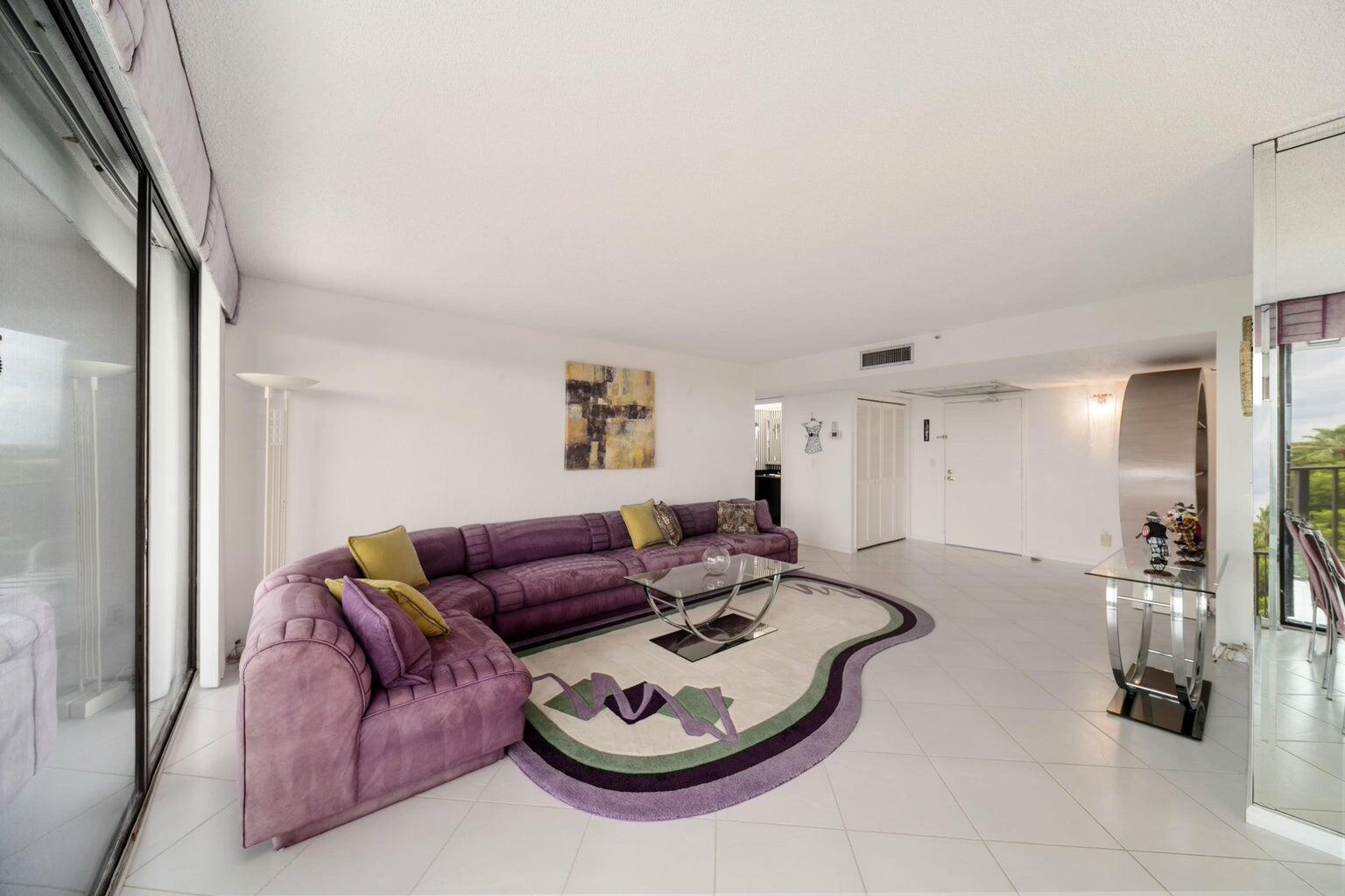 859 Jeffery Street 6070