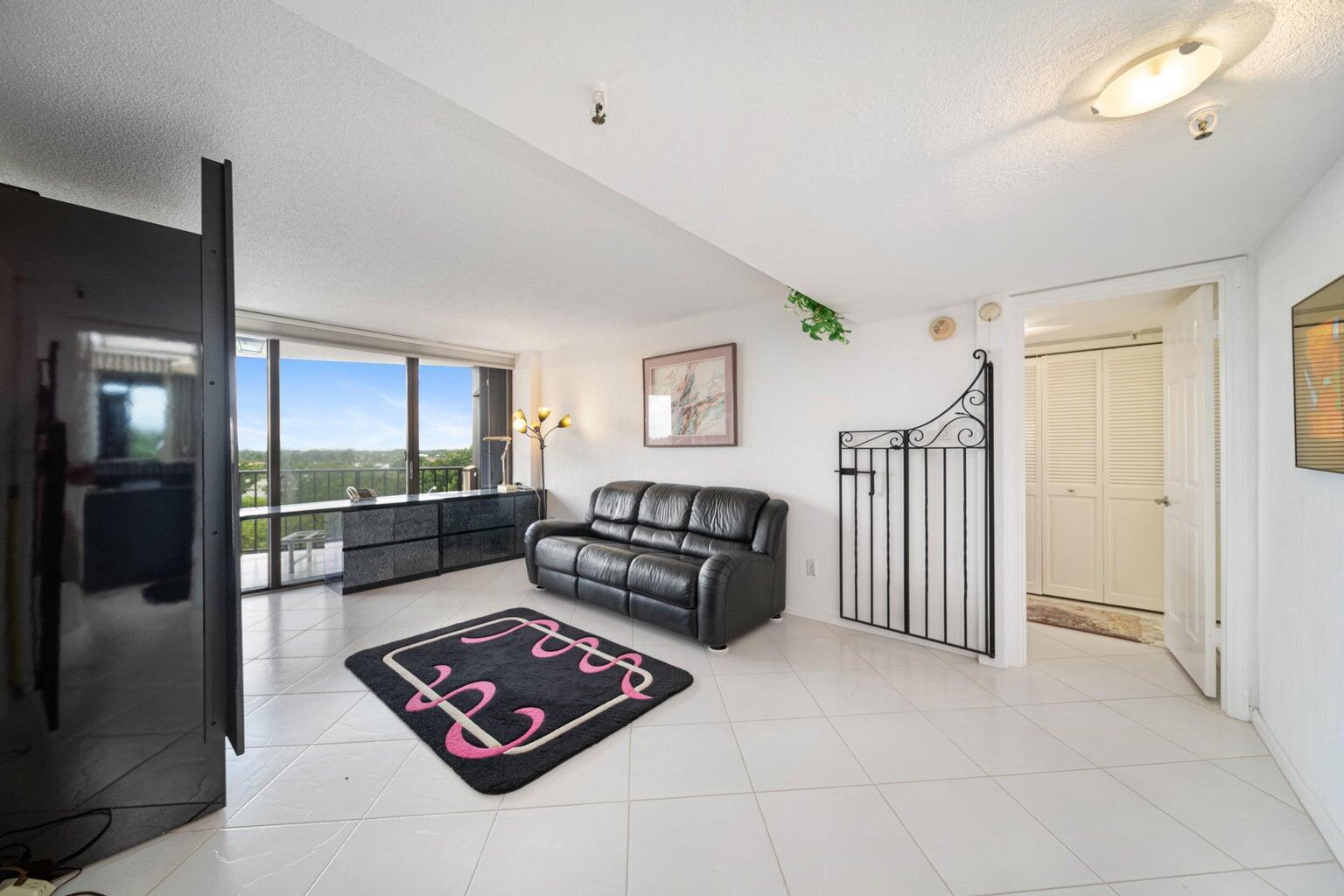 859 Jeffery Street 6070