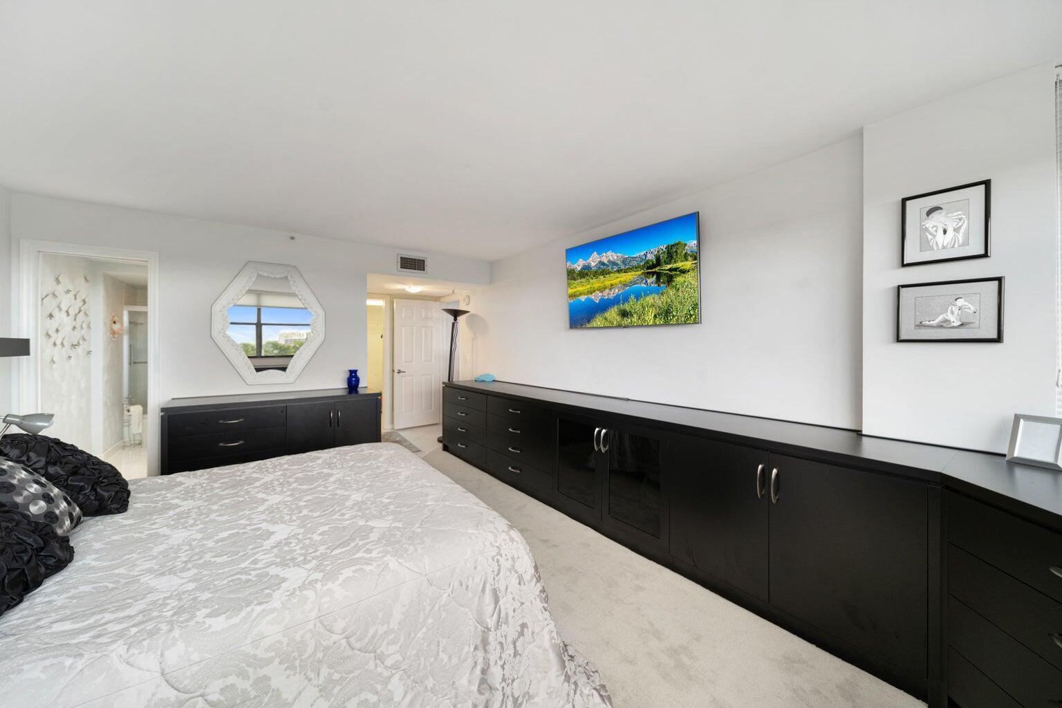 859 Jeffery Street 6070