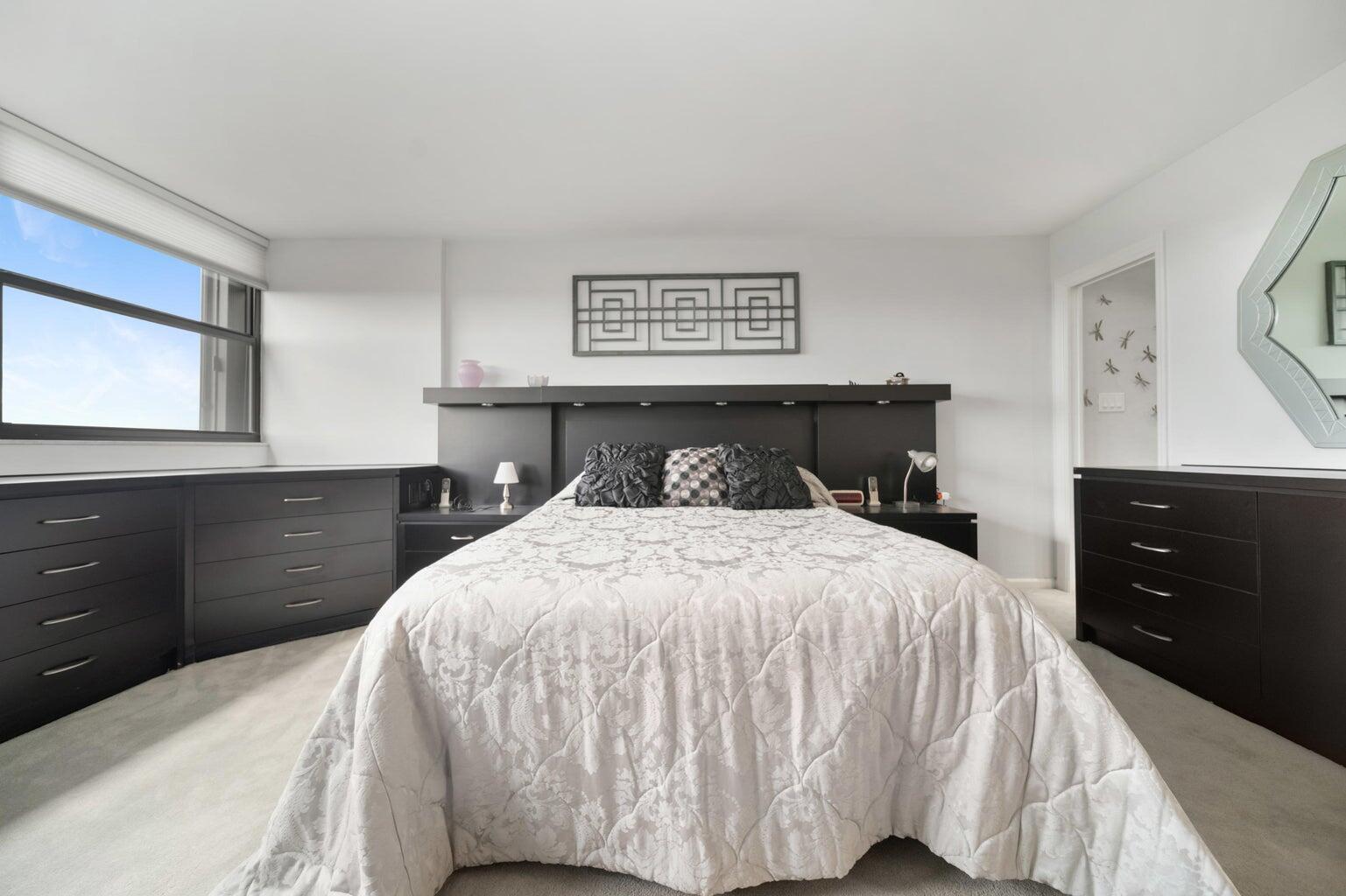 859 Jeffery Street 6070