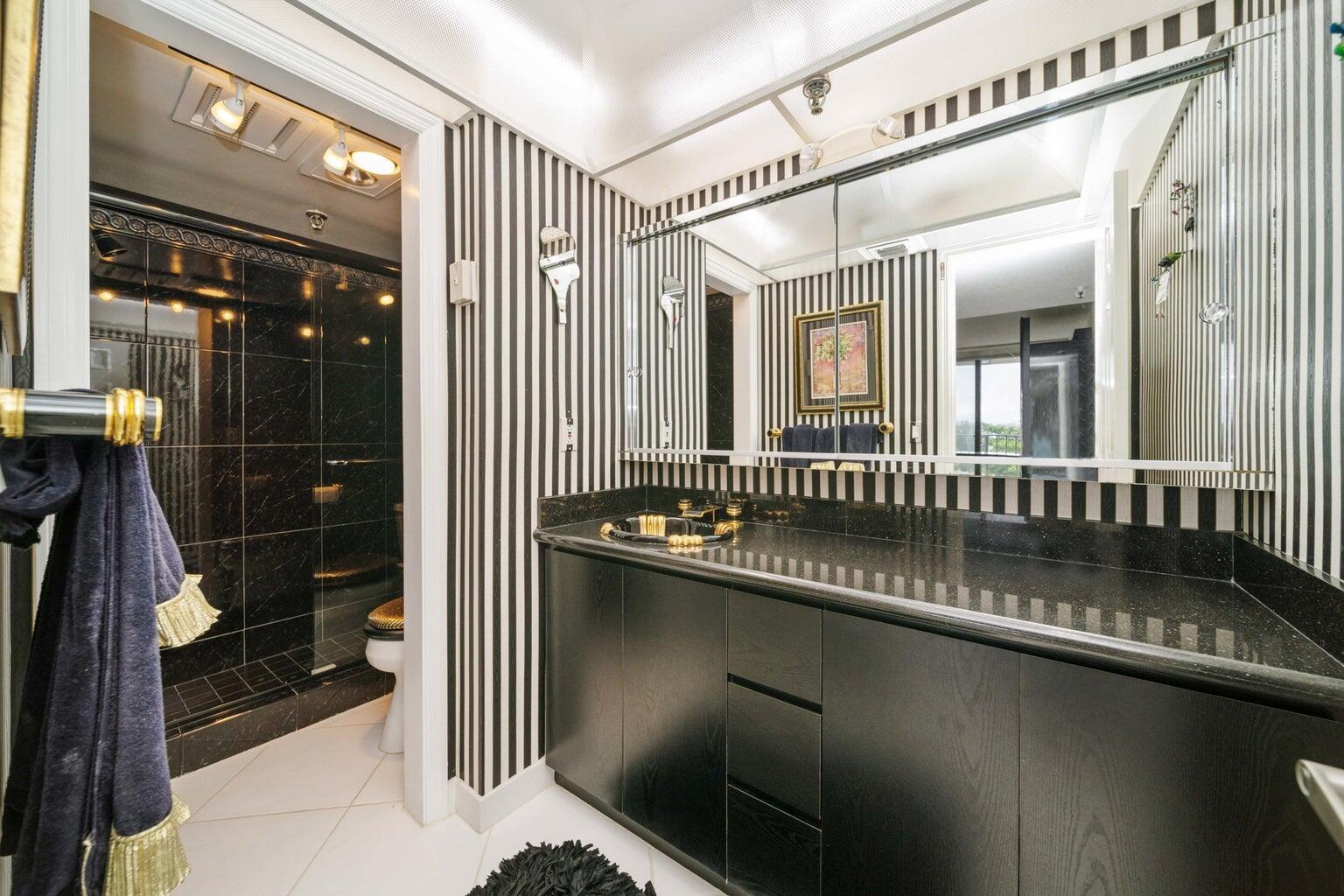 859 Jeffery Street 6070
