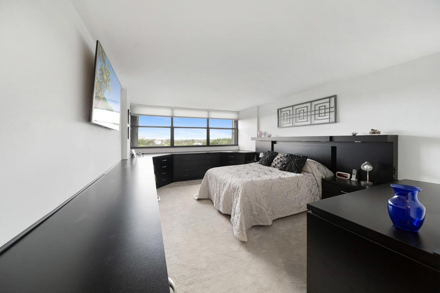 859 Jeffery Street 6070