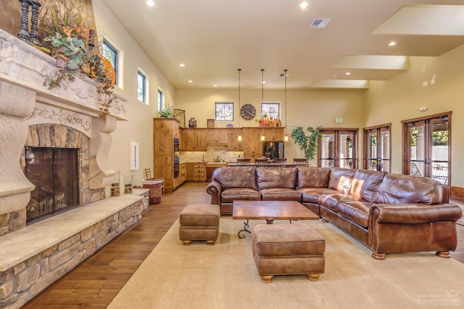 63171 NW Via Palazzo