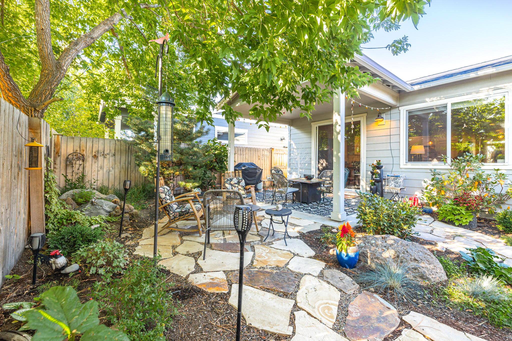 1258 NE Hoover Loop