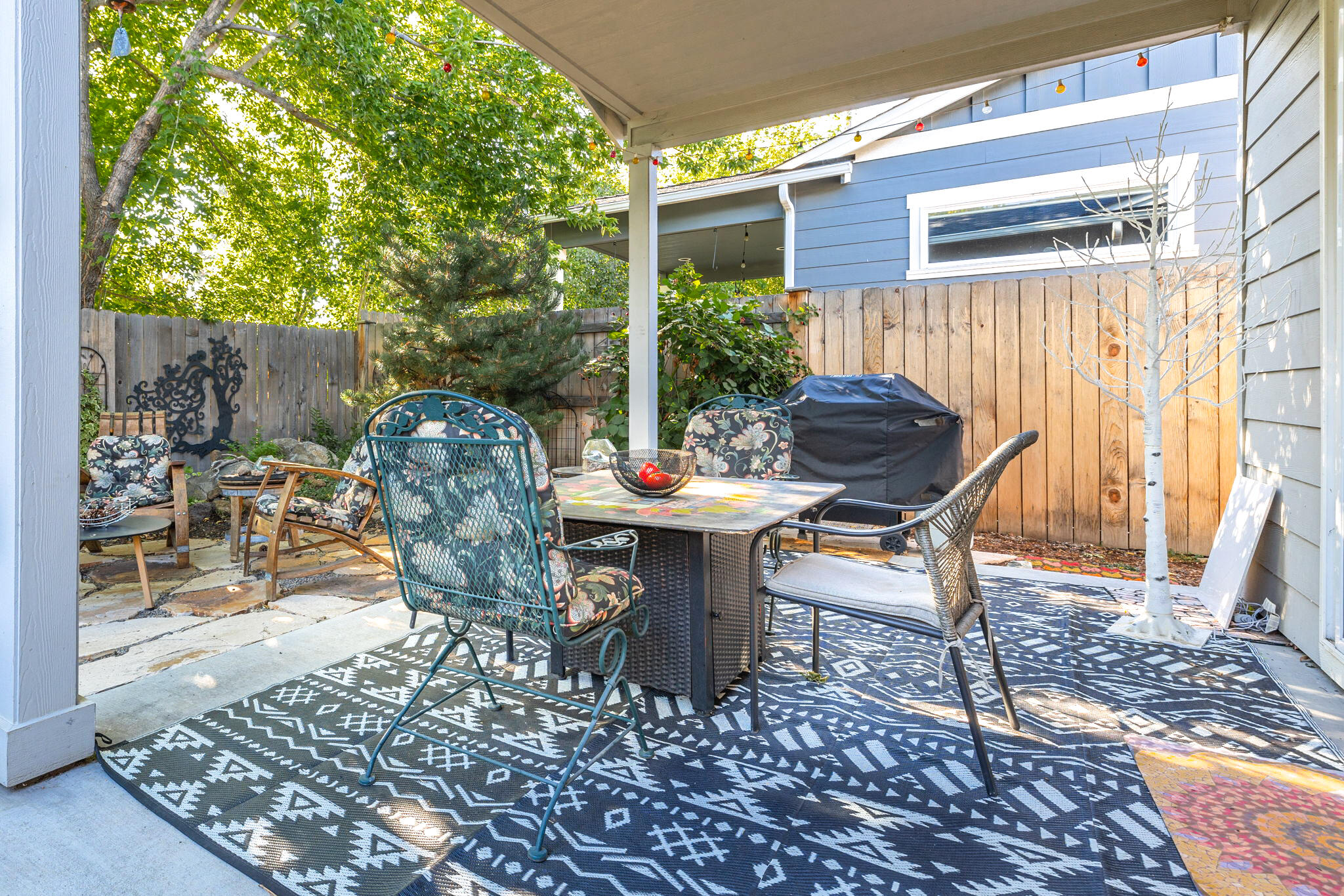 1258 NE Hoover Loop